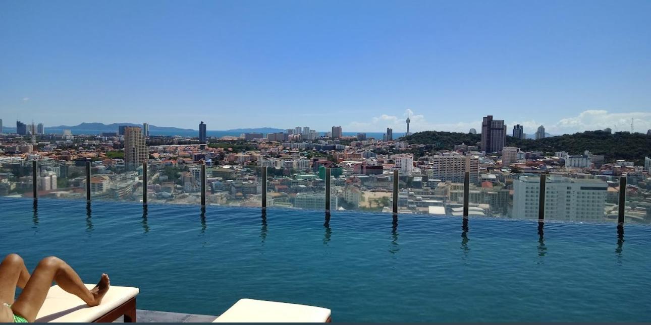 The Base Near Festival Apartemen Pattaya