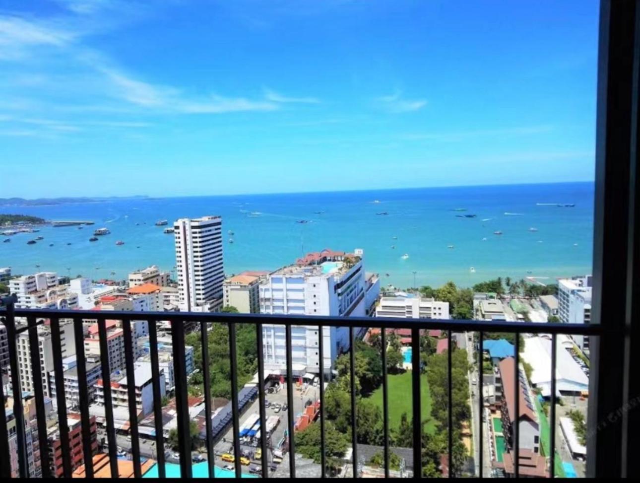 Apartemen The Base Near Festival *