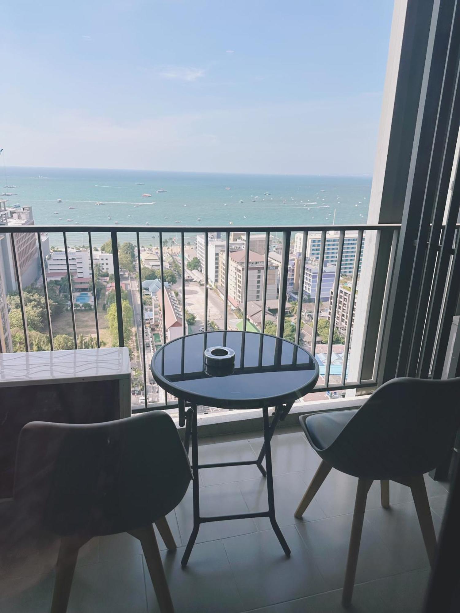 The Base Near Festival Apartemen
